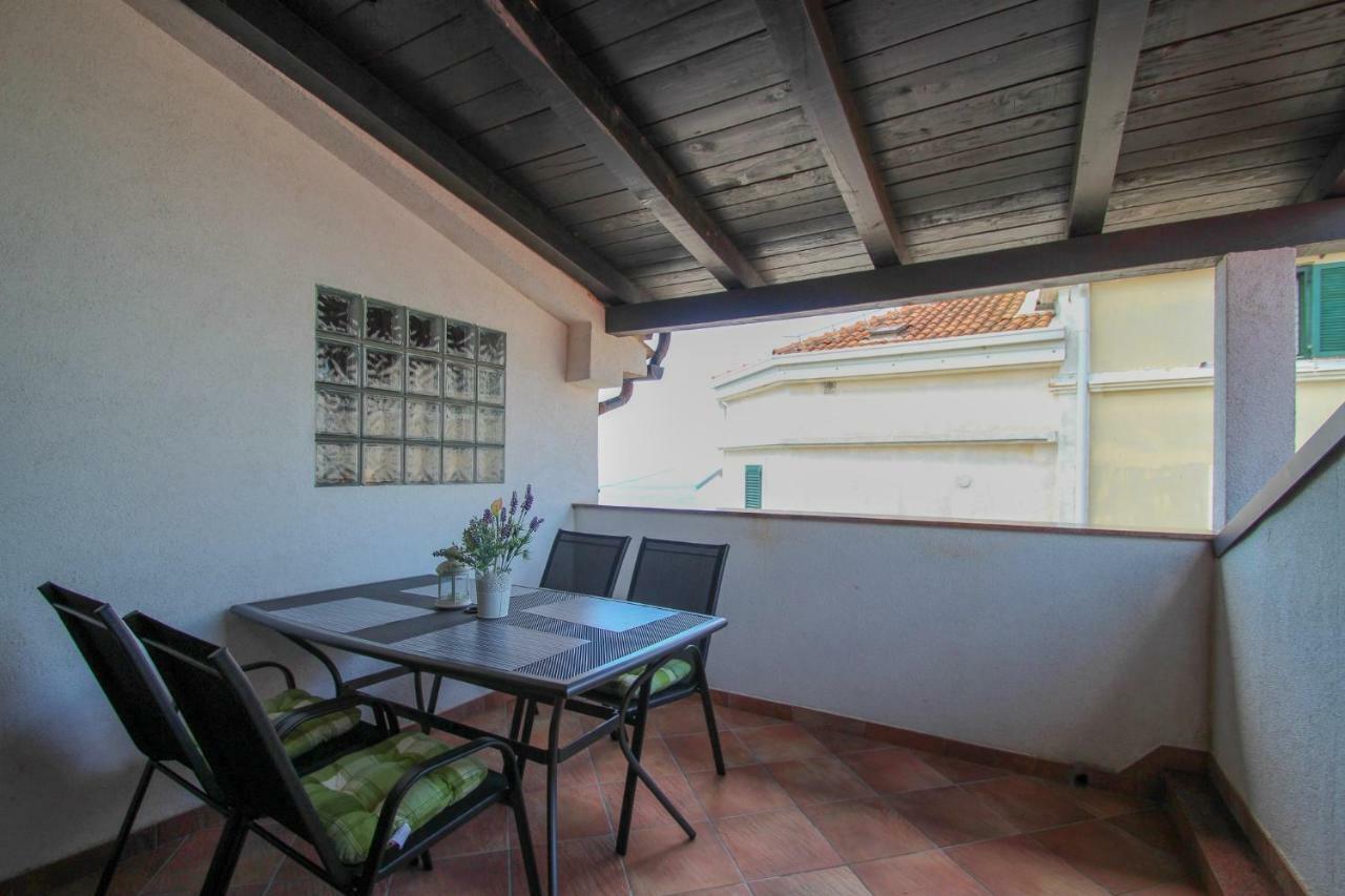 Dolores Novigrad  Bagian luar foto