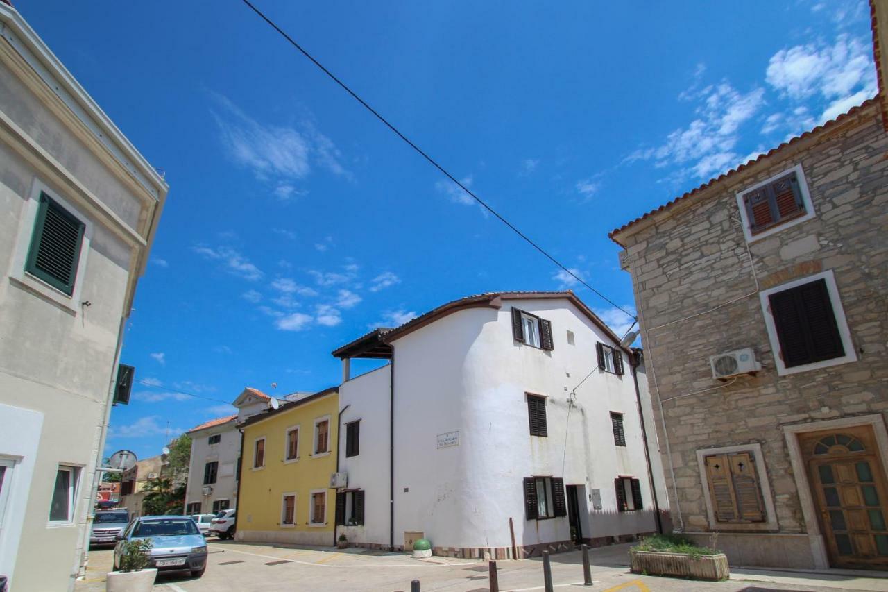Dolores Novigrad  Bagian luar foto